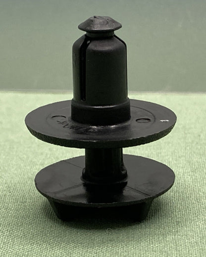 NEW GENUINE YAMAHA 5UG-F3483-00 Rivet
