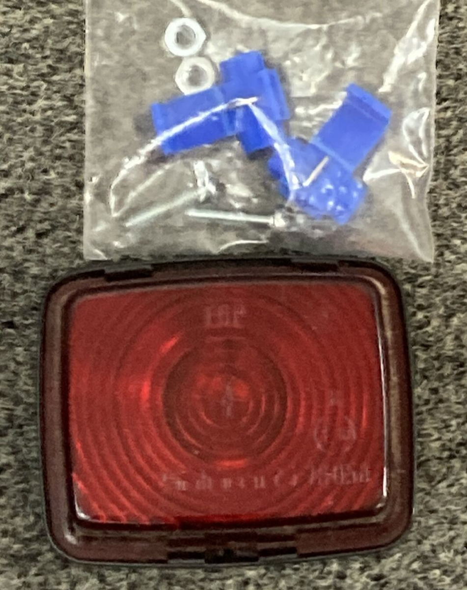 NEW SATURNUS AUTOOPREMA 16613 TAILLIGHT LENS 80X65X42 W/ MOUNTING SCREWS