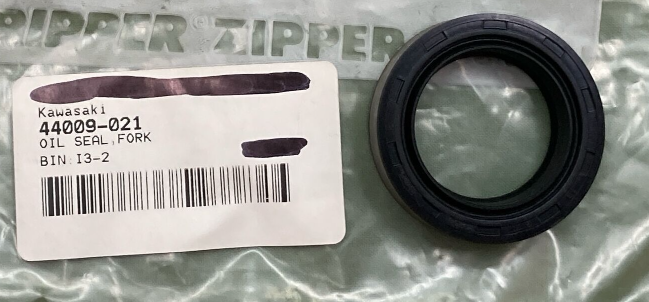 NEW REPLACES KAWASAKI 44009-021 OIL SEAL, FORK
