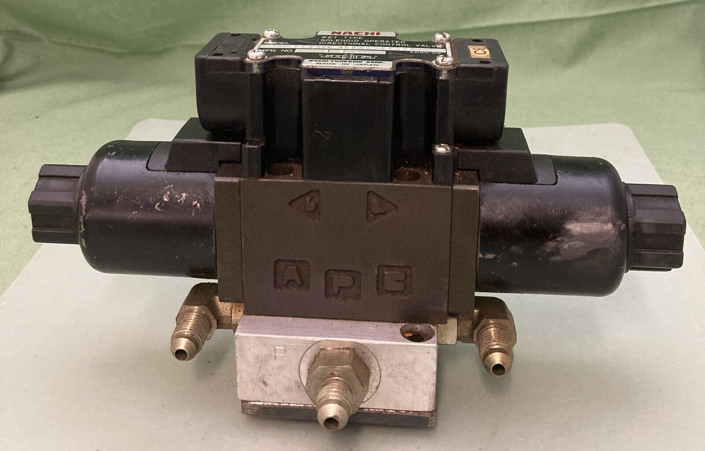 NACHI SS-G01-C6-R-D2-E20 WET TYPE SOLENOID OPERATED DIRECTIONAL CONTROL VALVE