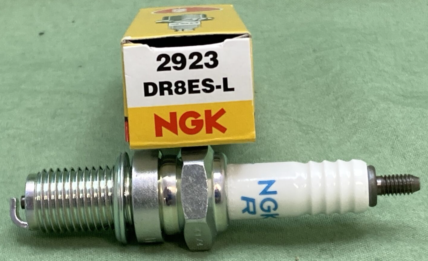 QTY 2 NEW NGK 2923 DR8ES-L SPARK PLUG