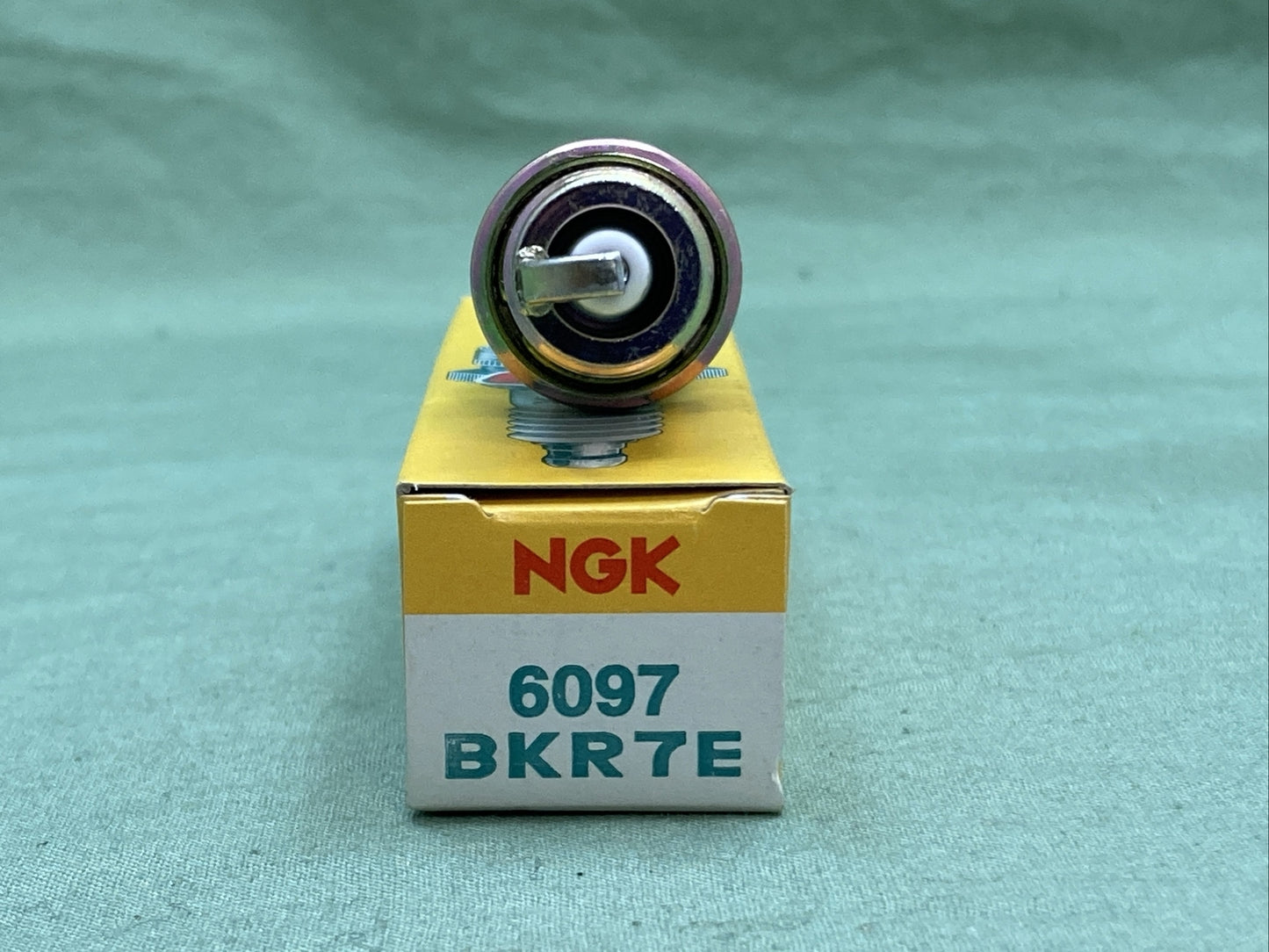 NEW NGK 6097 BKR7E SPARK PLUG