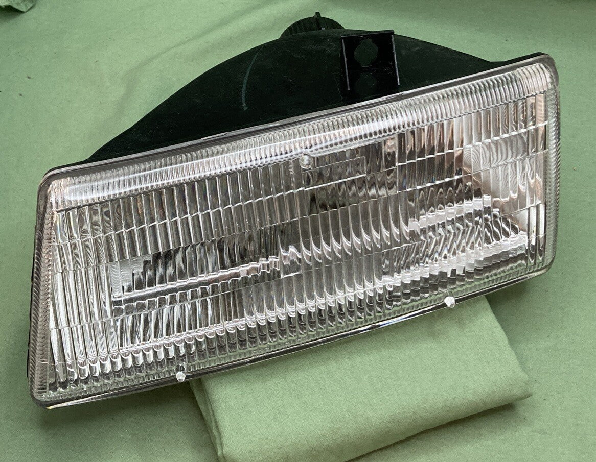NEW TYC 20-1961-00 HEADLIGHT '91-'95 CARAVAN/VOYAGER LEFT
