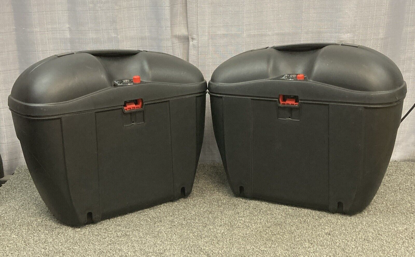 PAIR NEW GENUINE GIVI E21N PANNIER SIDE BAGS w/ keys.
