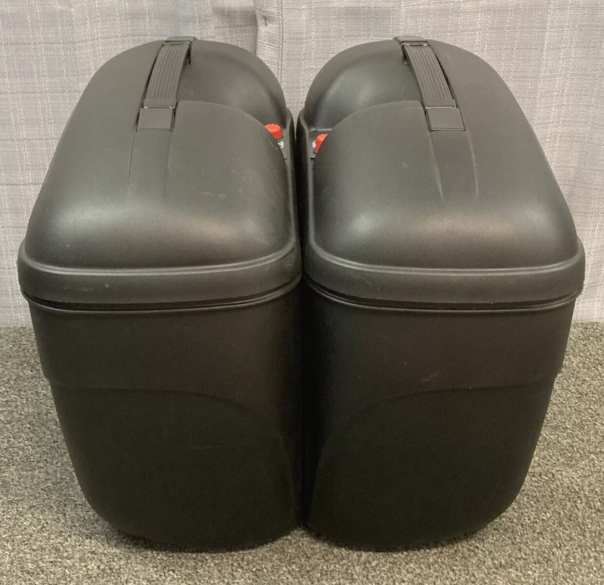 PAIR NEW GENUINE GIVI E21N PANNIER SIDE BAGS w/ keys.
