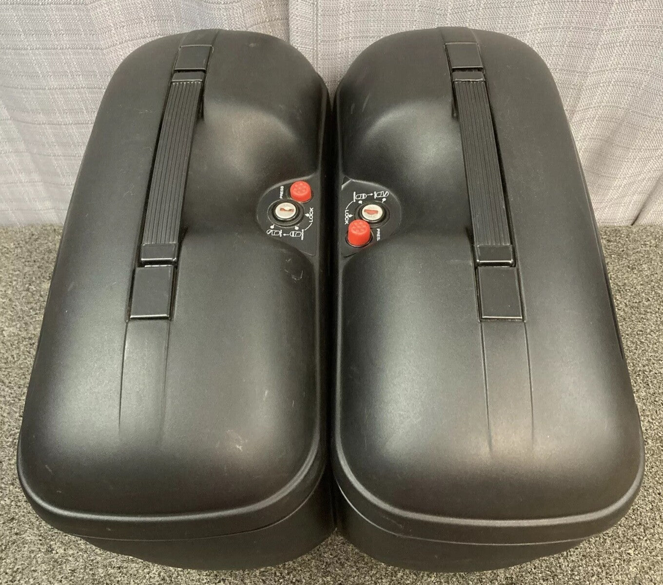 PAIR NEW GENUINE GIVI E21N PANNIER SIDE BAGS w/ keys.