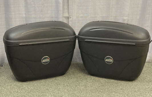 PAIR NEW GENUINE GIVI E21N PANNIER SIDE BAGS w/ keys.