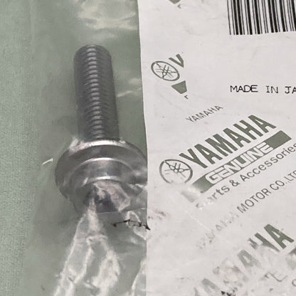 NEW GENUINE YAMAHA 90109-06015 CRANKCASE COVER 1 Bolt