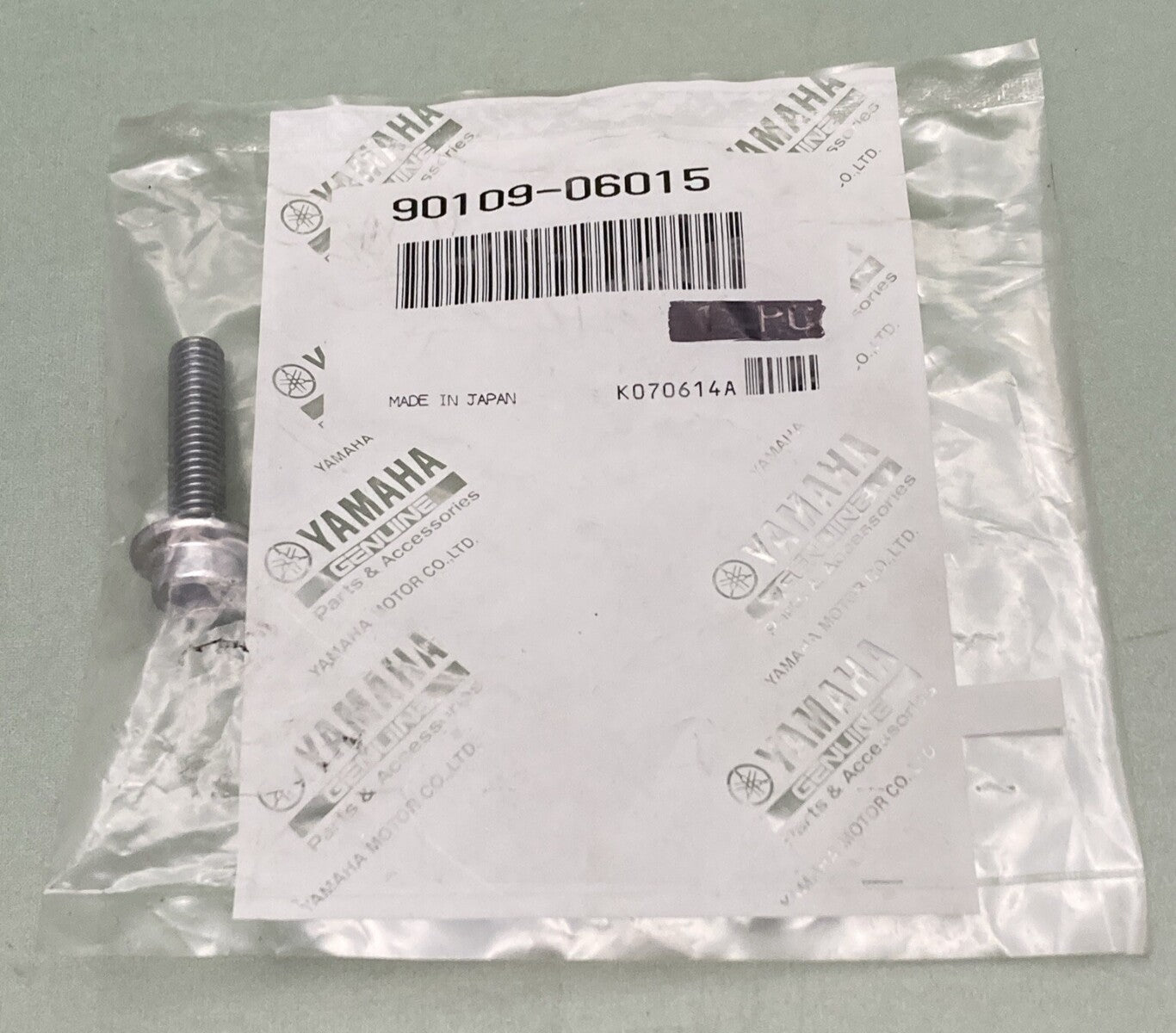 NEW GENUINE YAMAHA 90109-06015 CRANKCASE COVER 1 Bolt