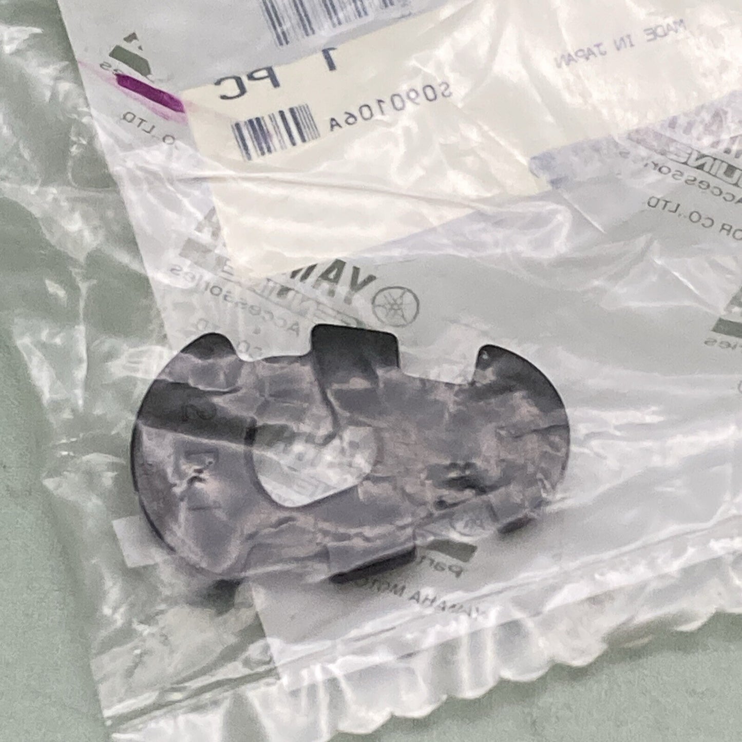 NEW GENUINE YAMAHA 2D1-83318-00 Stay, Flasher 1