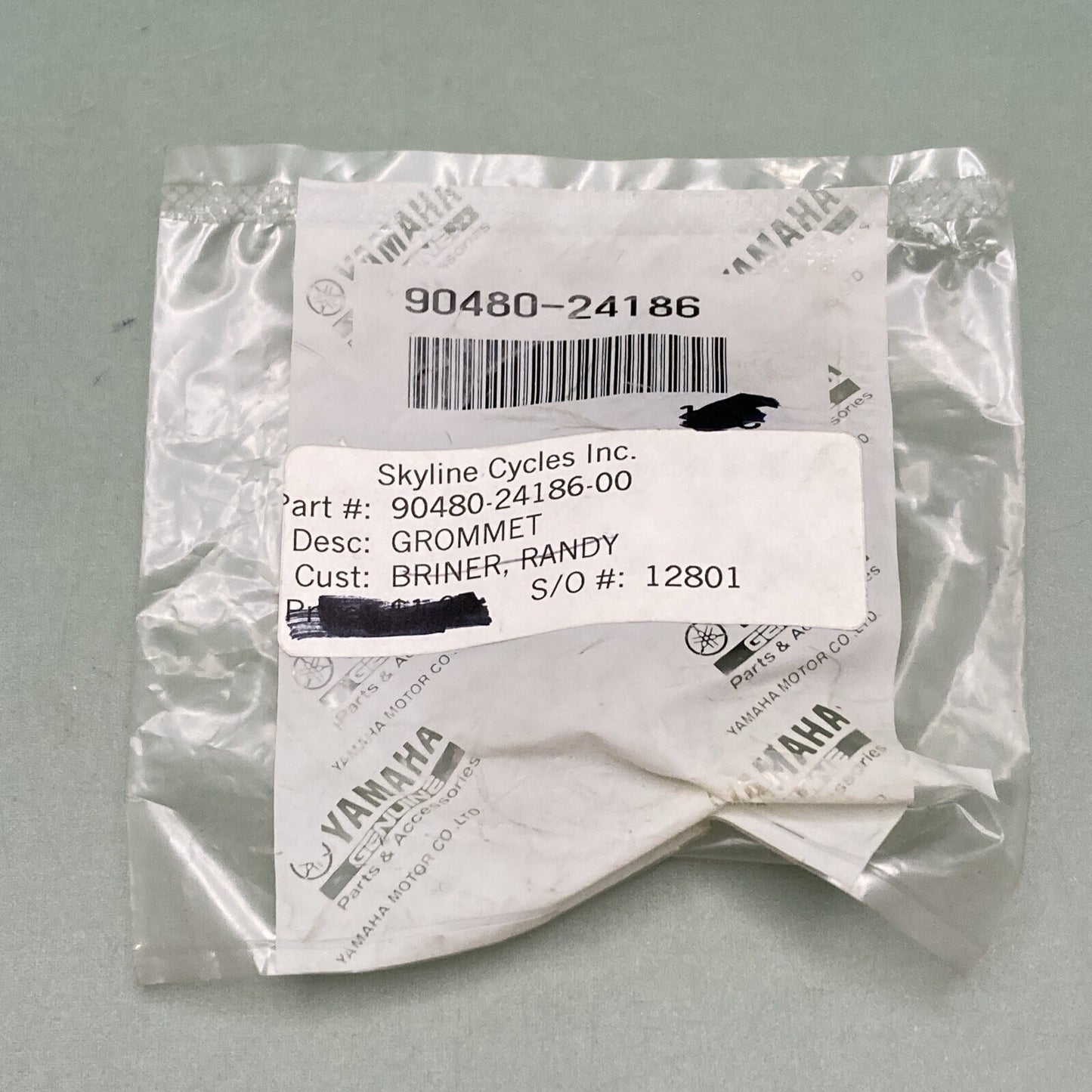 NEW GENUINE YAMAHA 90480-24186 SEAT Grommet