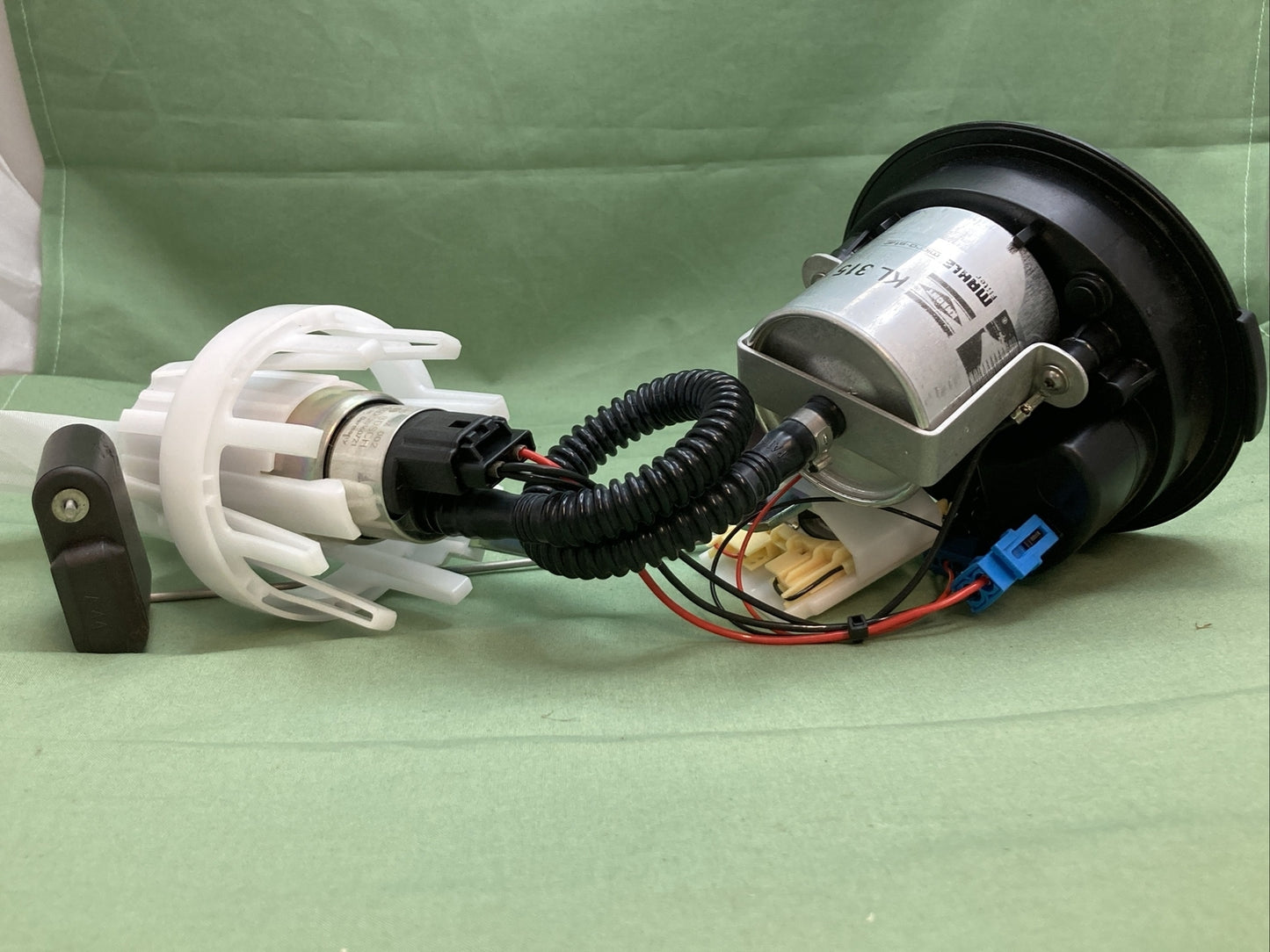 NEW GENUINE BMW 16 14 8 357 969-01 FUEL PUMP ASSY Hexhead Models R1200 2011-16