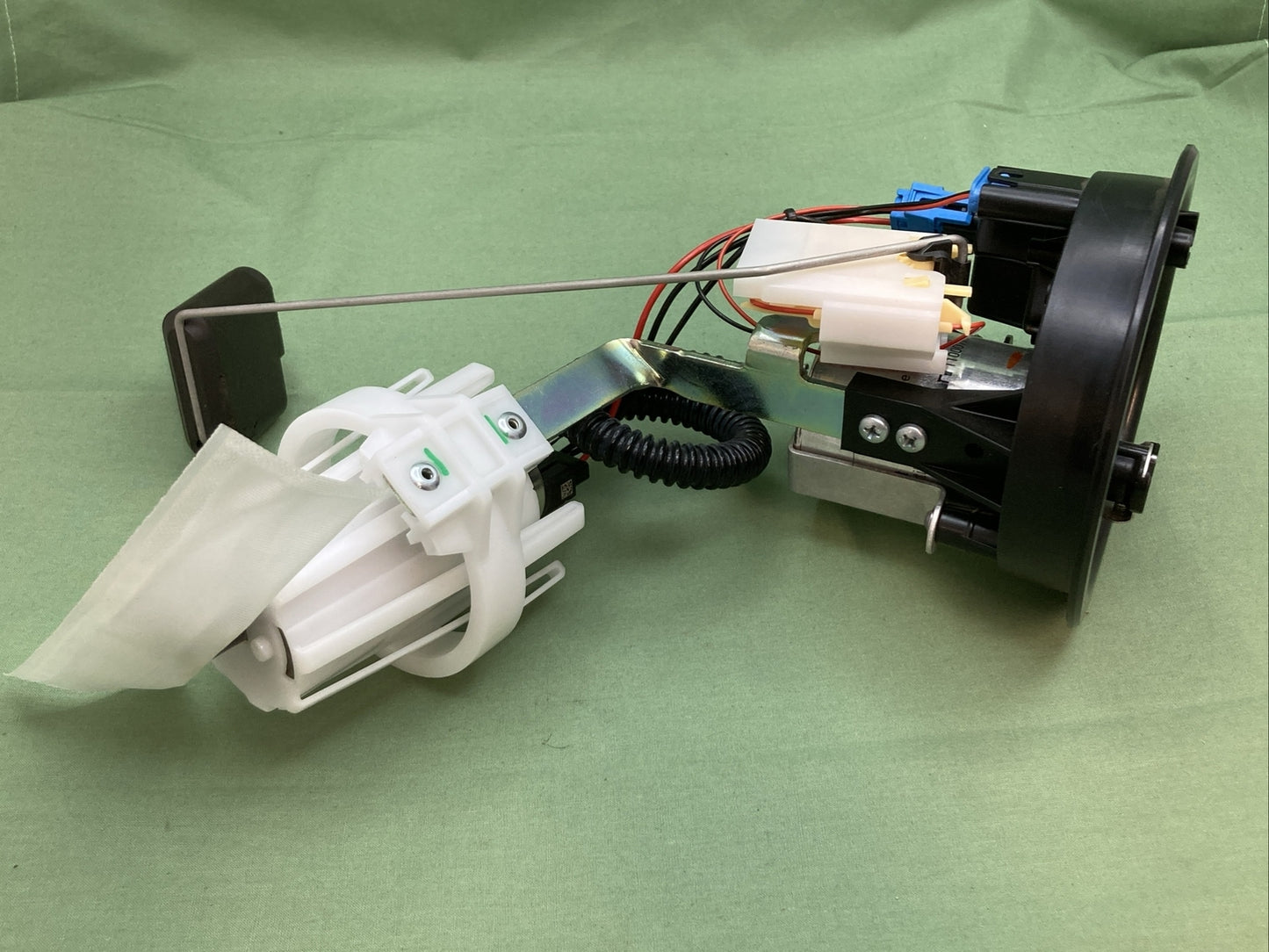 NEW GENUINE BMW 16 14 8 357 969-01 FUEL PUMP ASSY Hexhead Models R1200 2011-16