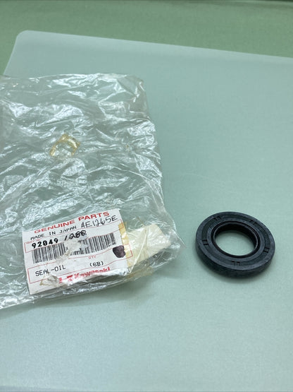 New GENUINE KAWASAKI 92049-1288 OIL SEAL