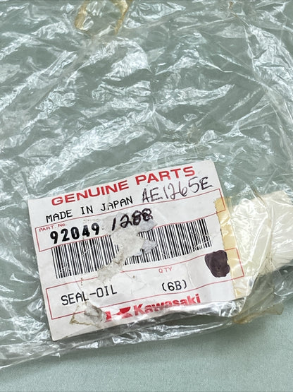 New GENUINE KAWASAKI 92049-1288 OIL SEAL