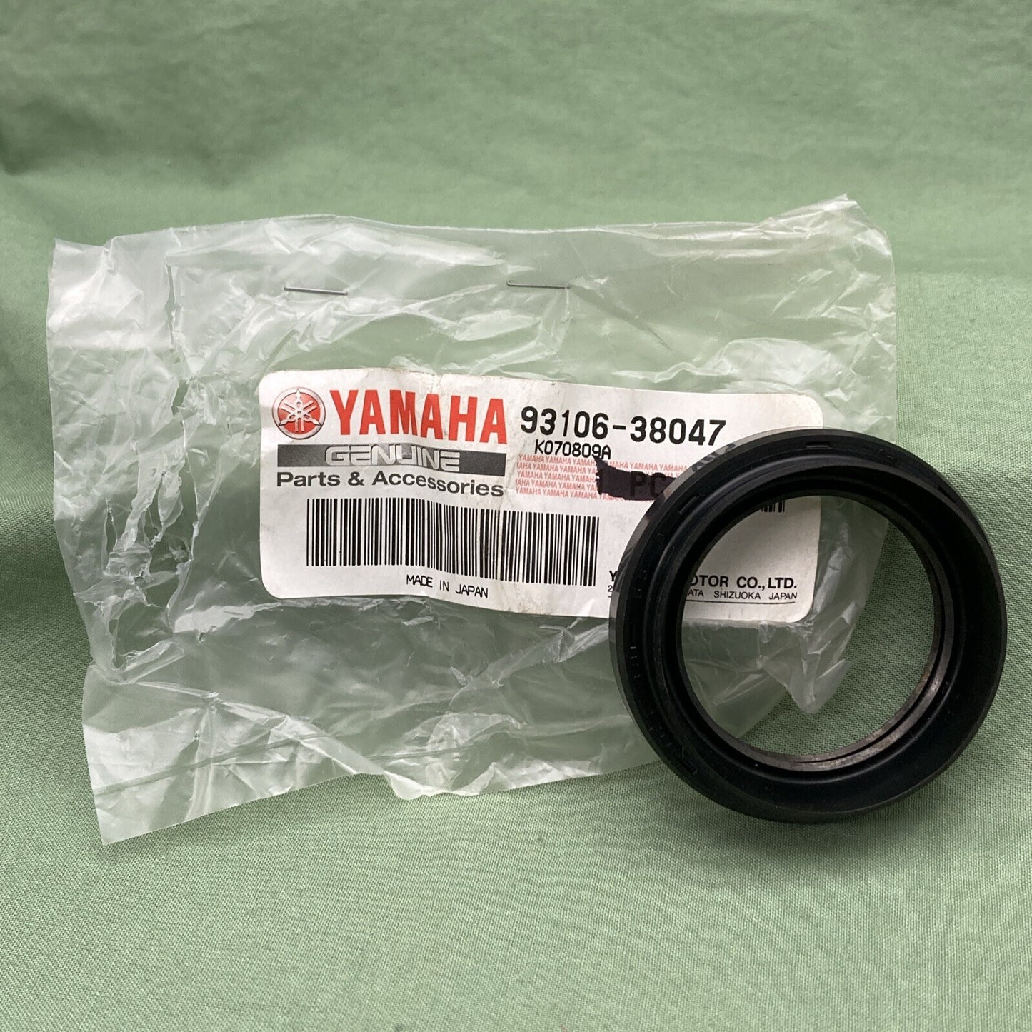 NEW GENUINE YAMAHA 93106-38047 FRONT WHEEL Oil Seal