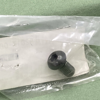 NEW GENUINE YAMAHA 92017-08016 ELECTRICAL 2 Bolt, Button Head