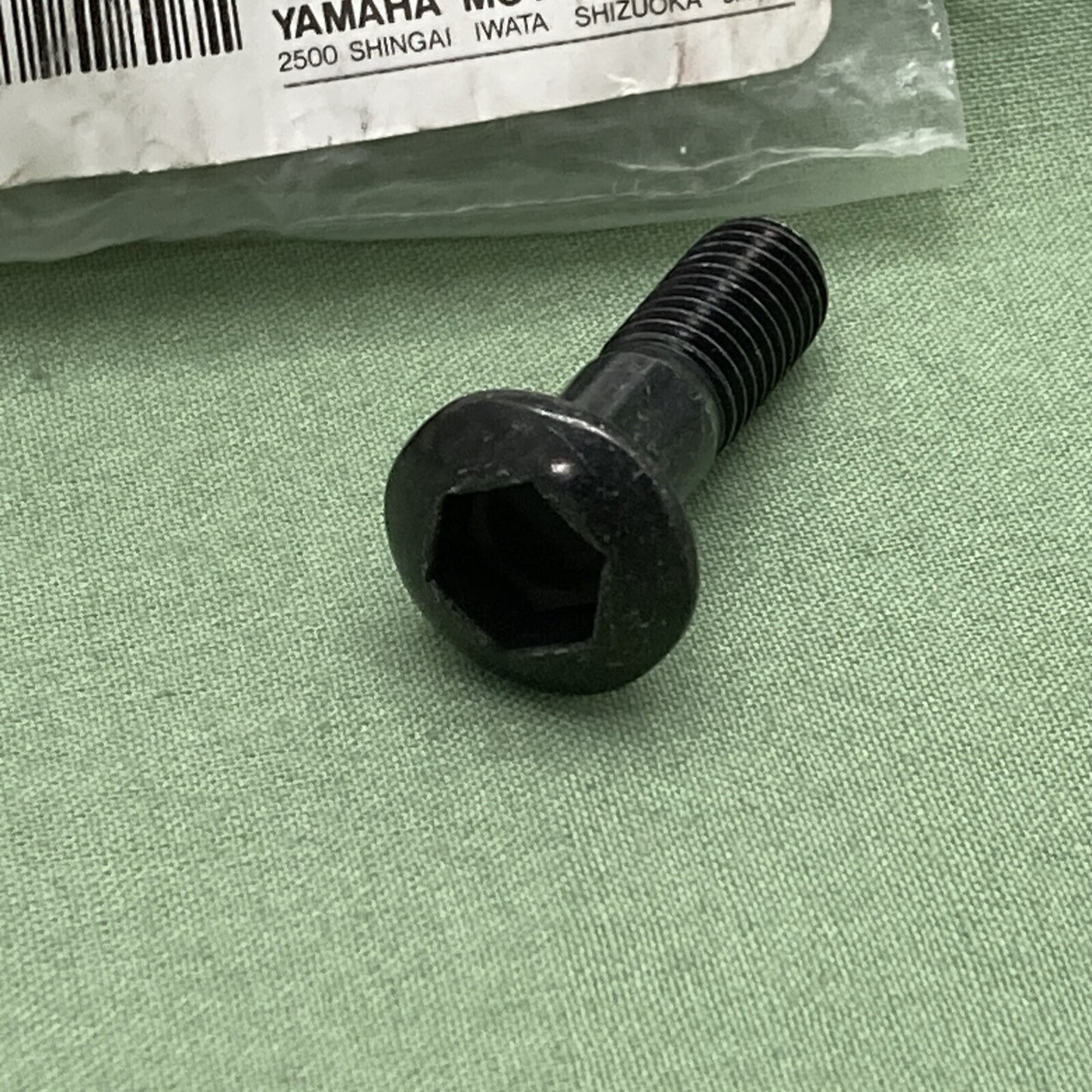 QTY 2 NEW GENUINE YAMAHA 90109-081G1 REAR WHEEL Bolt