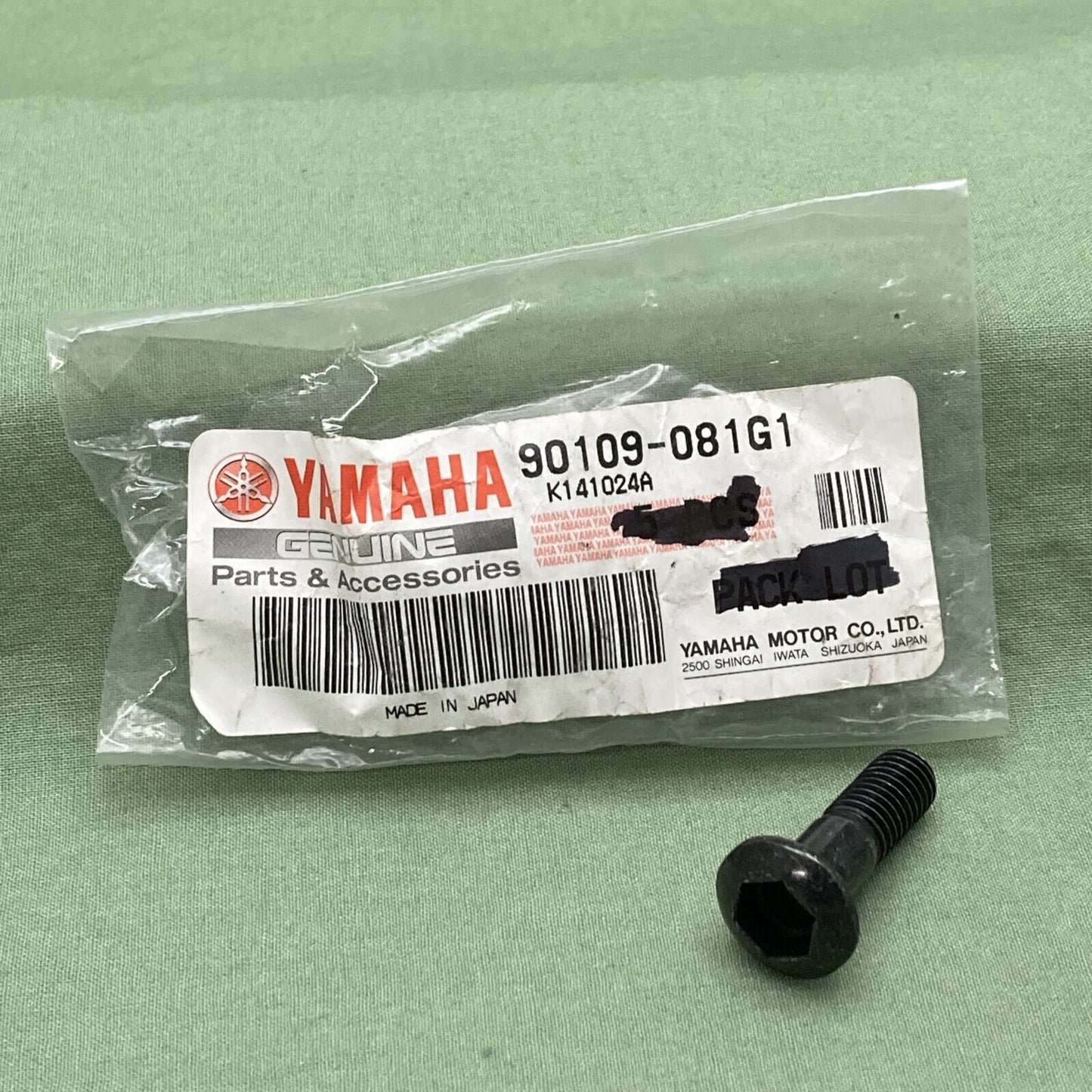 QTY 2 NEW GENUINE YAMAHA 90109-081G1 REAR WHEEL Bolt