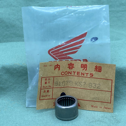 NEW GENUINE HONDA 91079-KS7-832 SHOCK ABSORBER 88 Bearing (18X24X16)