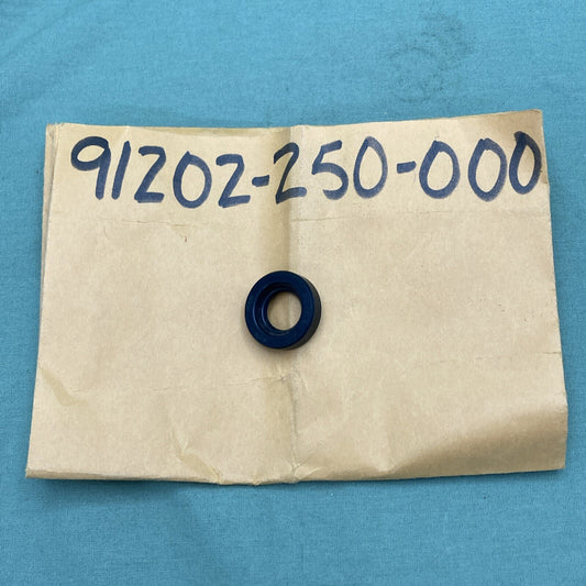 NEW REPLACES HONDA 91202-250-000 LEFT CLUTCH OIL SEAL (14X25X7)
