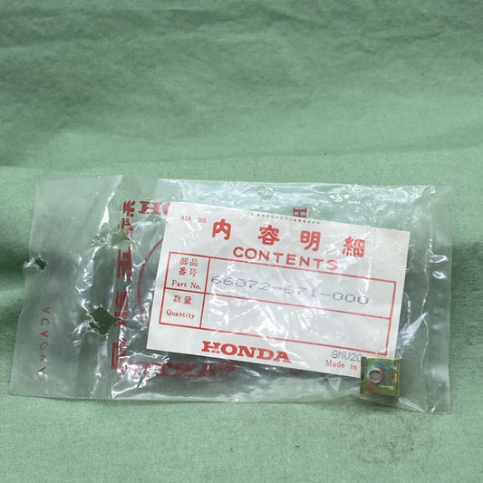 QTY 2 NEW GENUINE HONDA 66872-671-000 NUT, INSTRUMENT PANEL