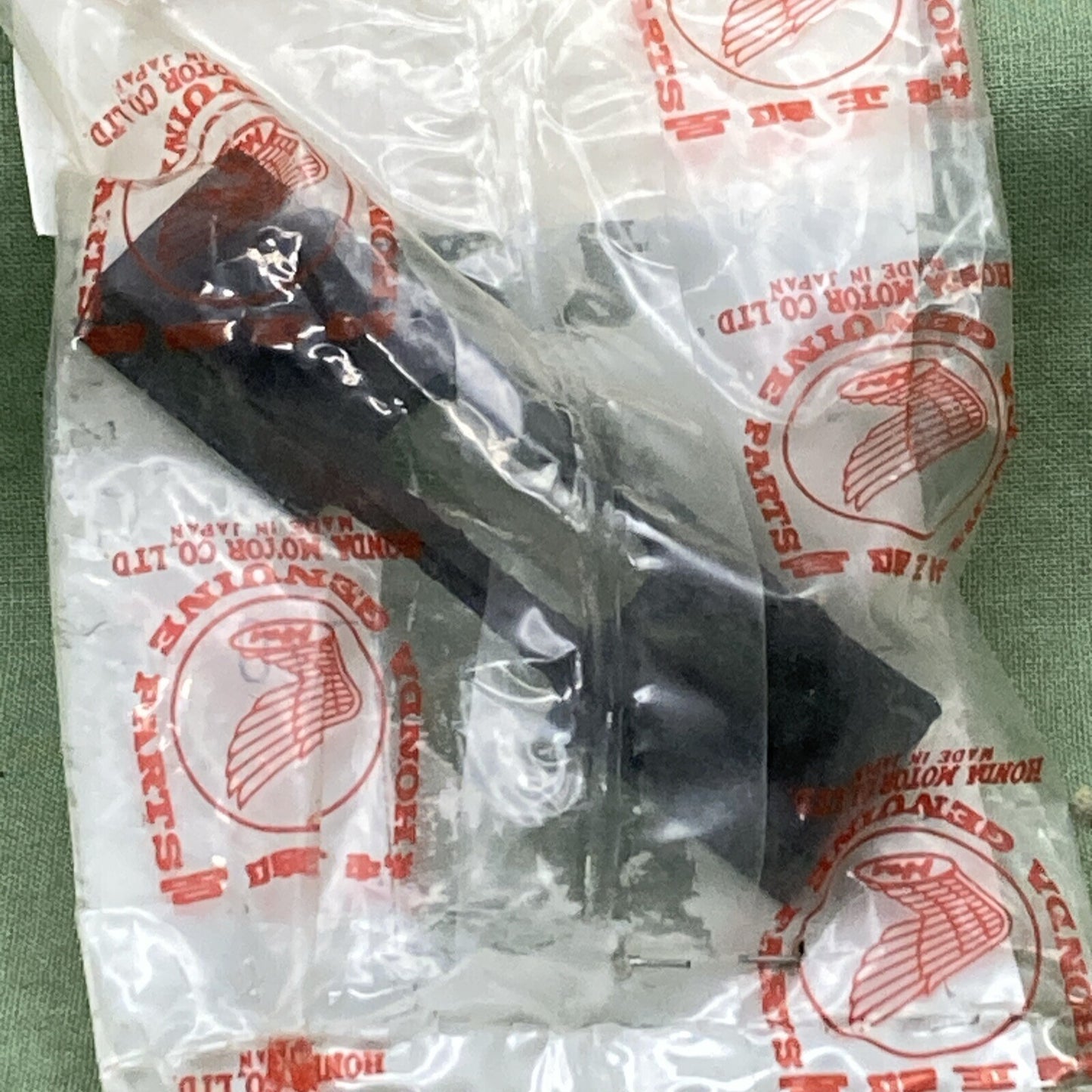 NEW GENUINE HONDA 81118-MG9-770 REAR TRUNK Rubber, Rr.