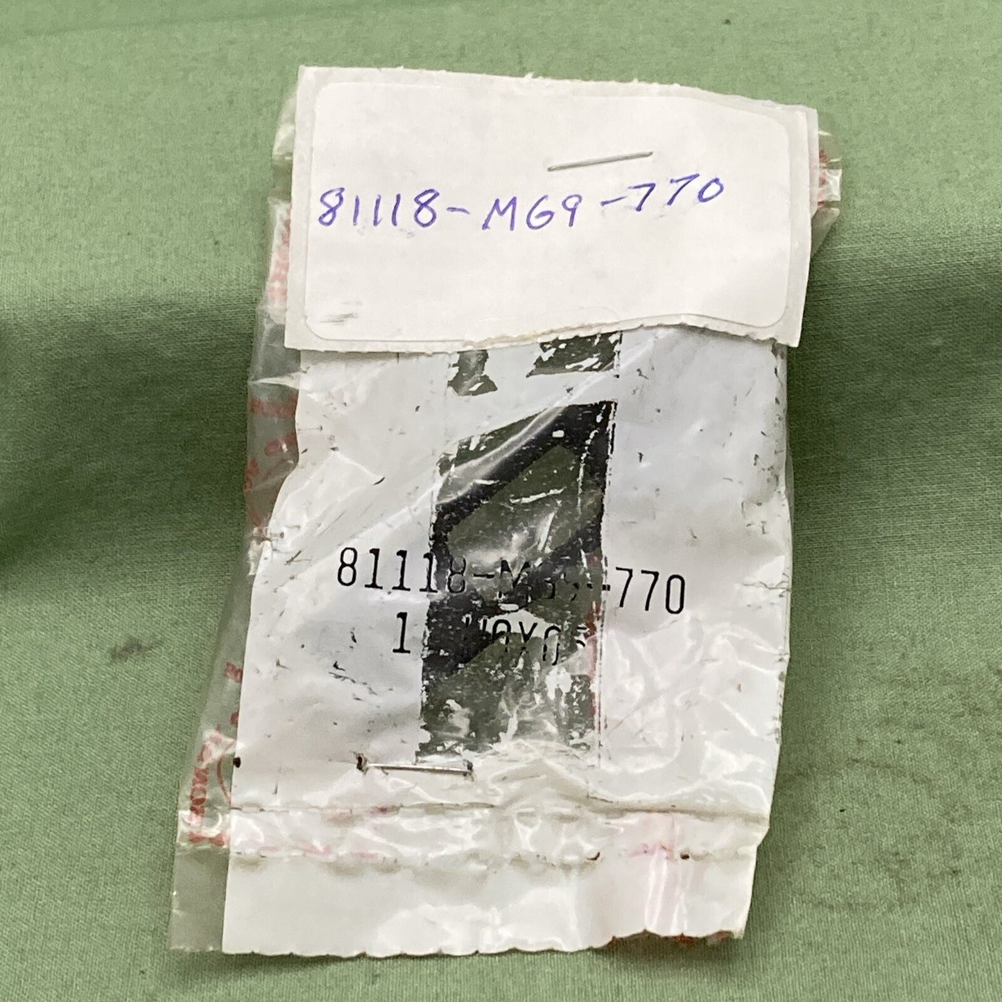 NEW GENUINE HONDA 81118-MG9-770 REAR TRUNK Rubber, Rr.