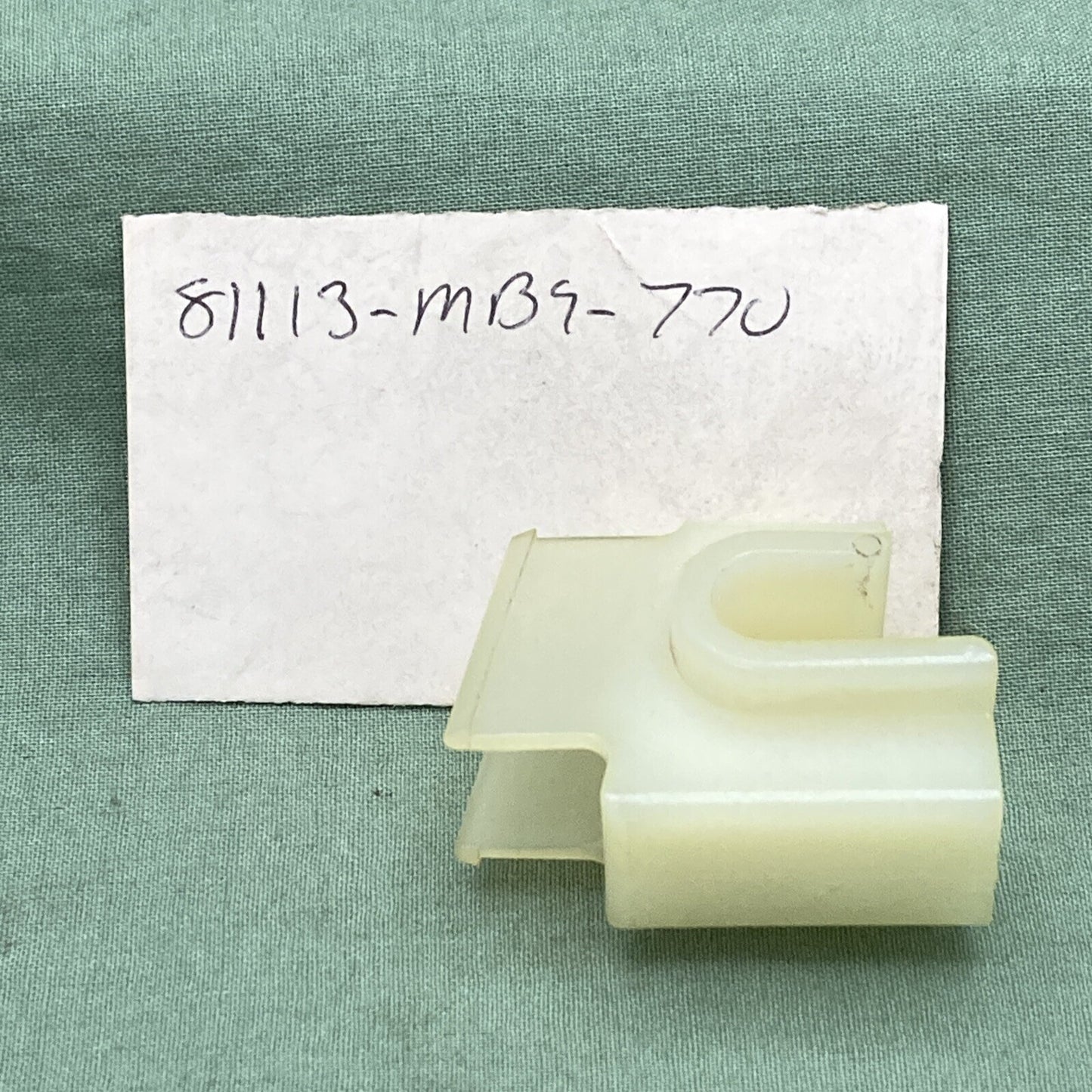 NEW REPLACES HONDA 81113-MB9-770 REAR TRUNK GUIDE, HOLDER (INNER)