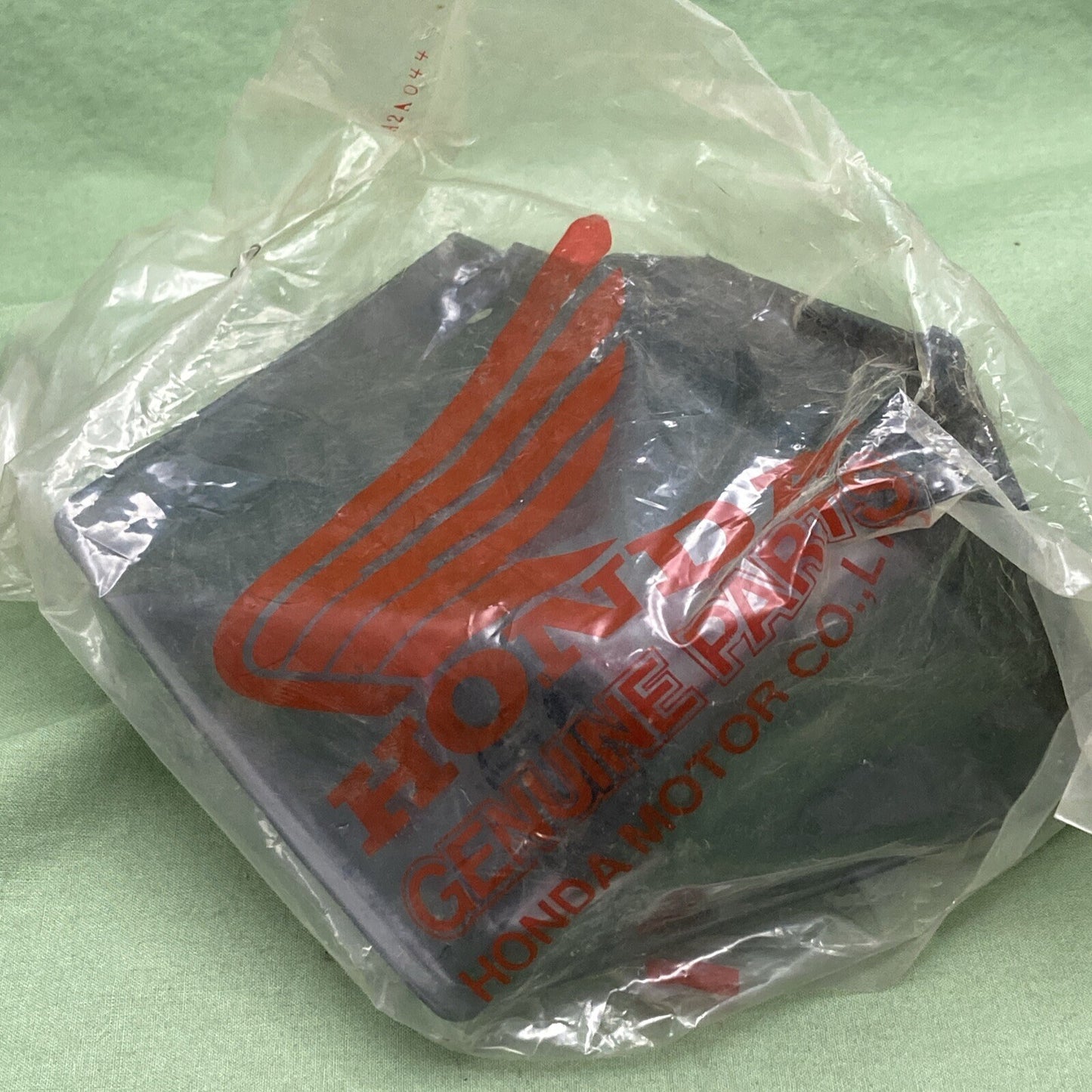 NEW GENUINE HONDA 53213-GE1-770ZA COVER, L. FR. TURN SIGNAL *NH158* CARBON GRAY