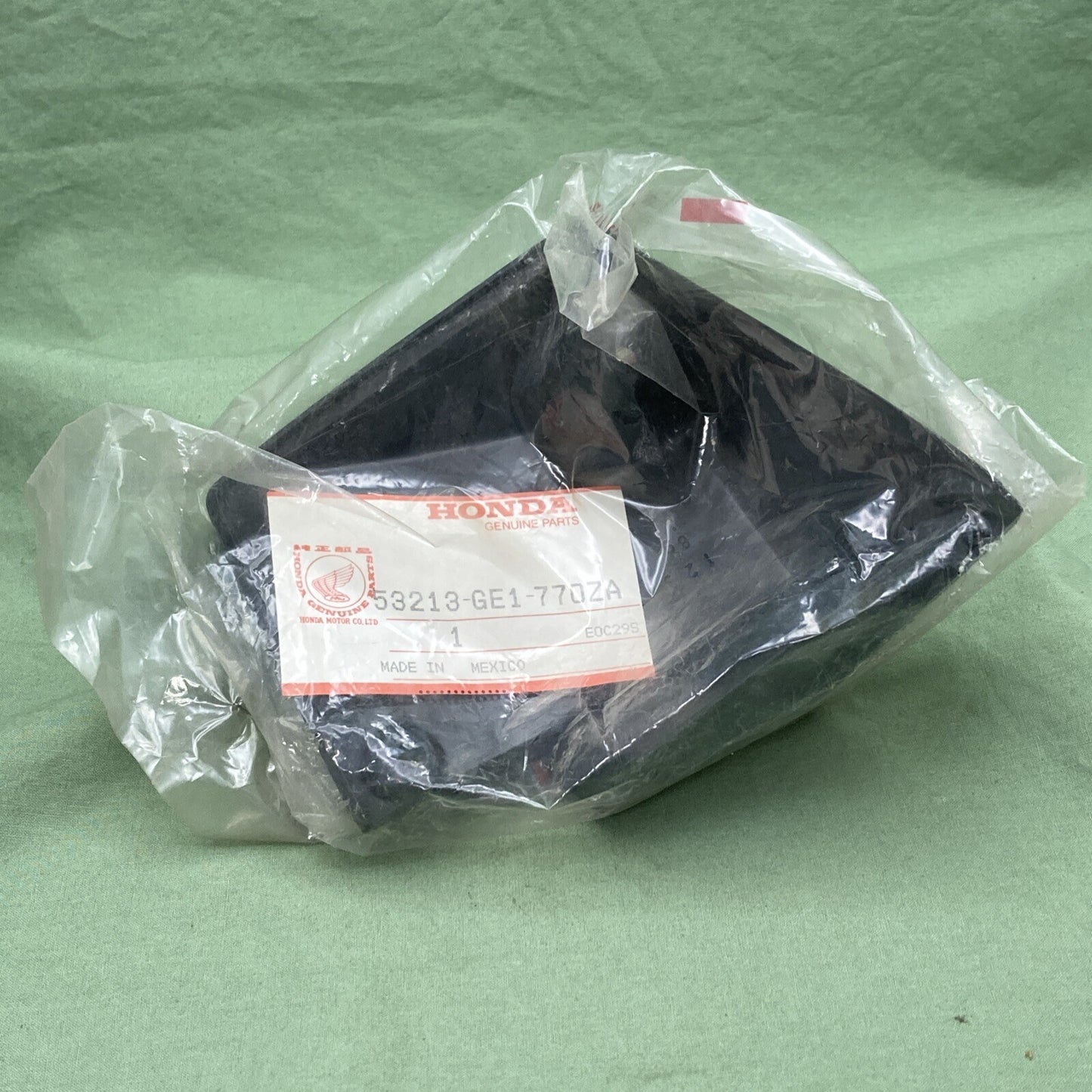 NEW GENUINE HONDA 53213-GE1-770ZA COVER, L. FR. TURN SIGNAL *NH158* CARBON GRAY