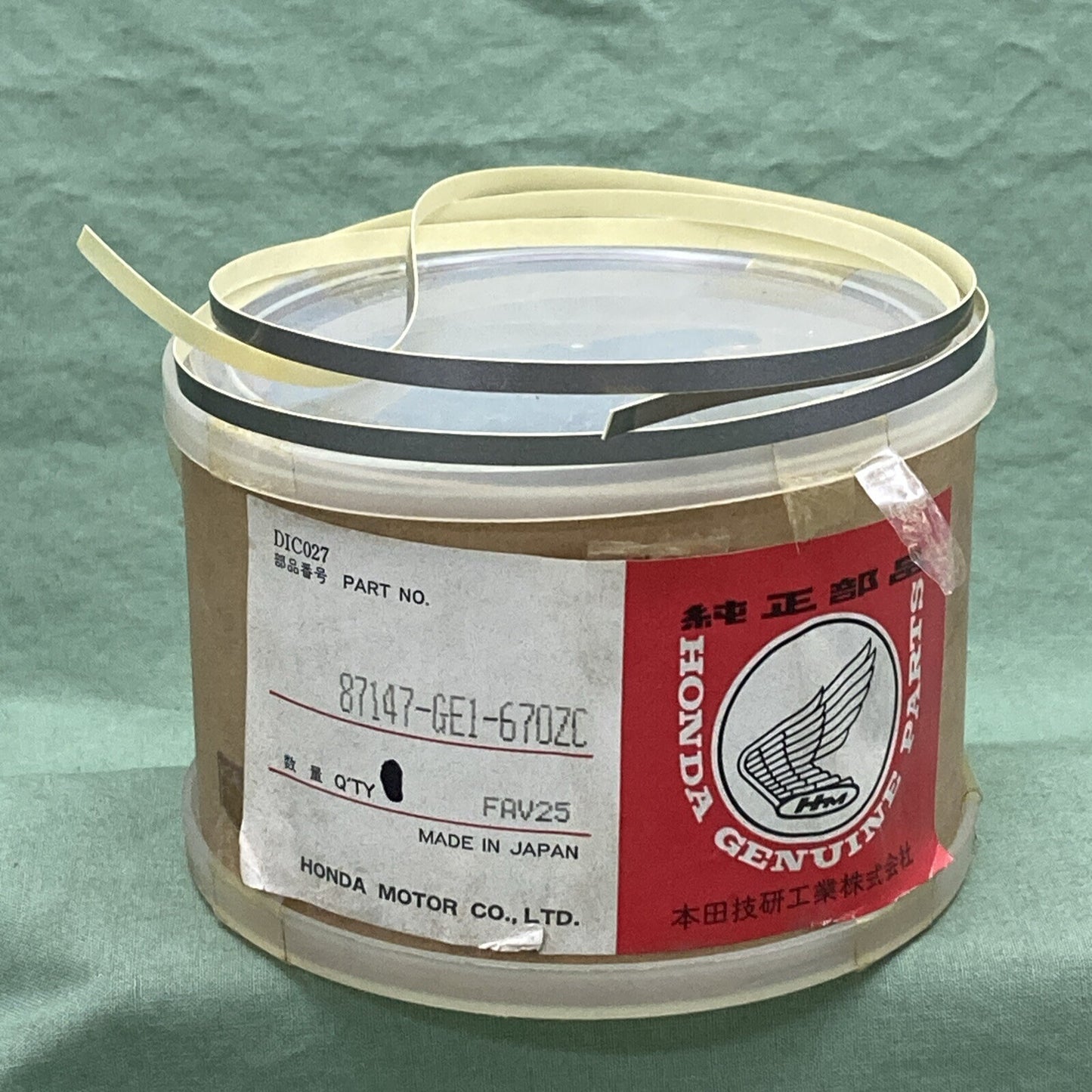 NEW GENUINE HONDA 87147-GE1-670ZC STRIPE, FR. MOLDING *A03* (SILVER)