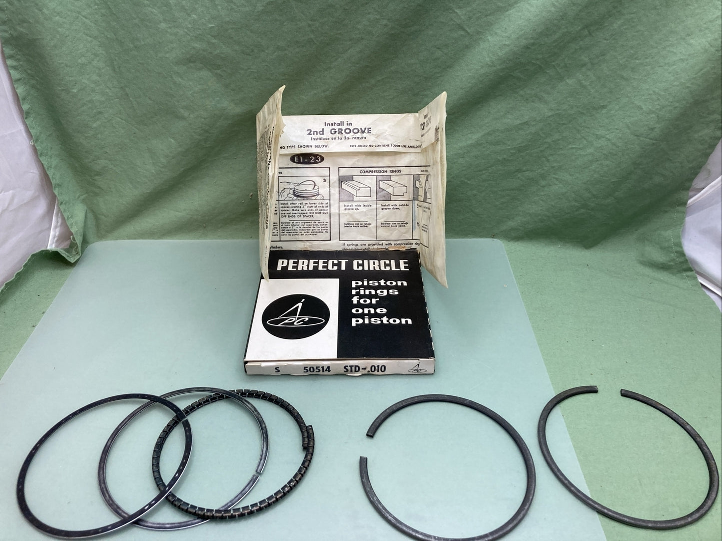 NEW GENUINE PERFECT CIRCLE 50514 PISTON RING SET