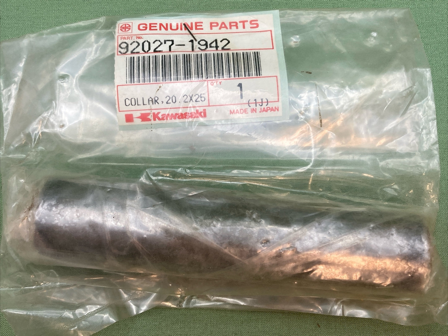 NEW GENUINE KAWASAKI 92027-1942 COLLAR,20.2X25.4X120