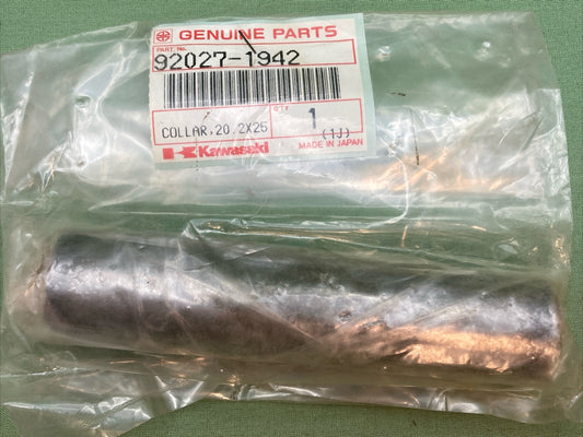 NEW GENUINE KAWASAKI 92027-1942 COLLAR,20.2X25.4X120