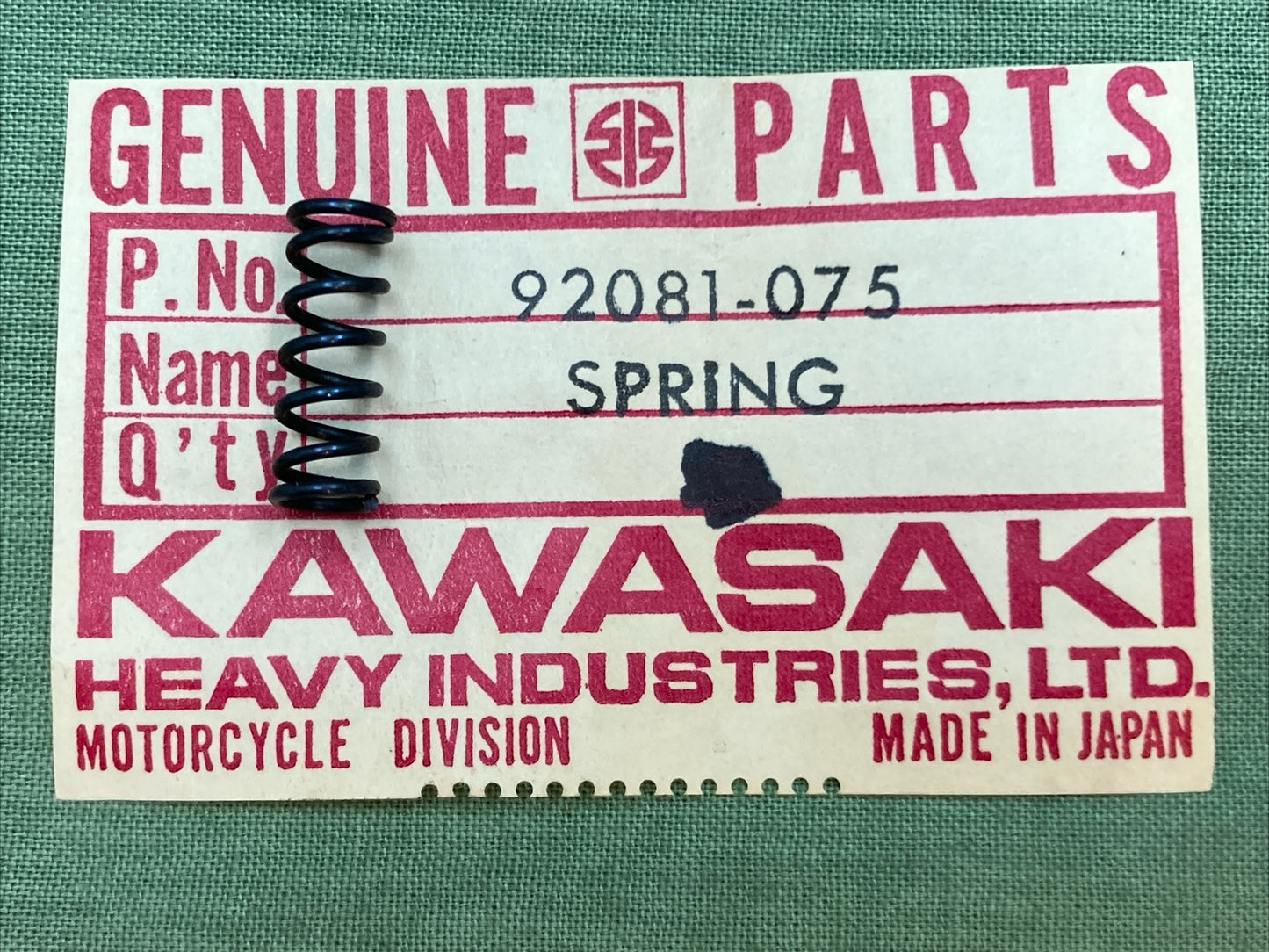 QTY 2 NEW GENUINE KAWASAKI 92081-075 SPRING, ENGINE COVER