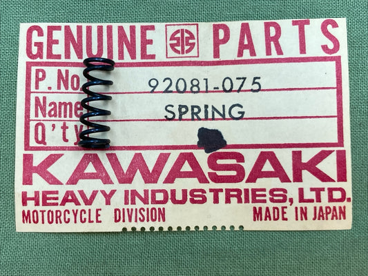 QTY 2 NEW GENUINE KAWASAKI 92081-075 SPRING, ENGINE COVER