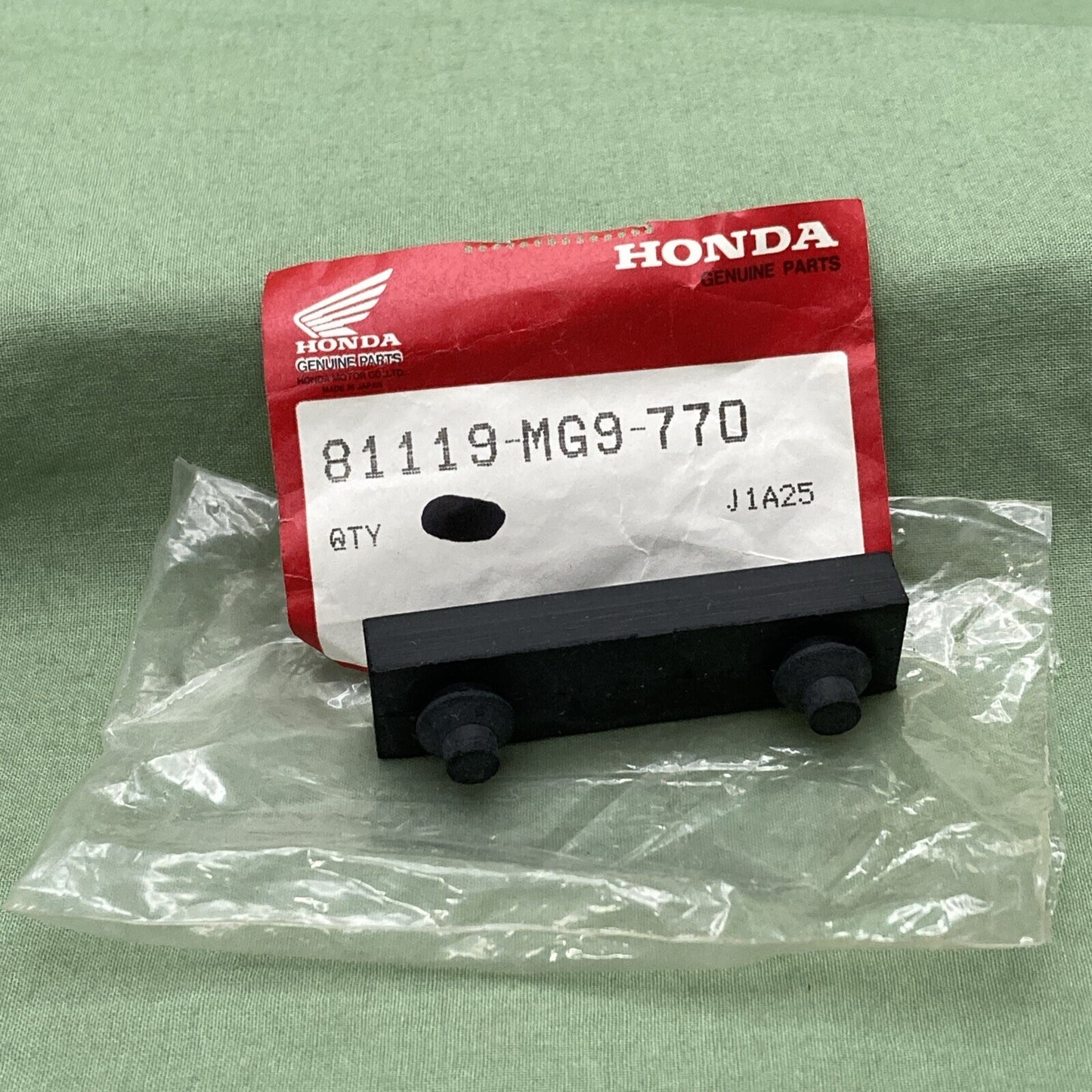 NEW GENUINE HONDA 81119-MG9-770 RUBBER, RR. TRUNK