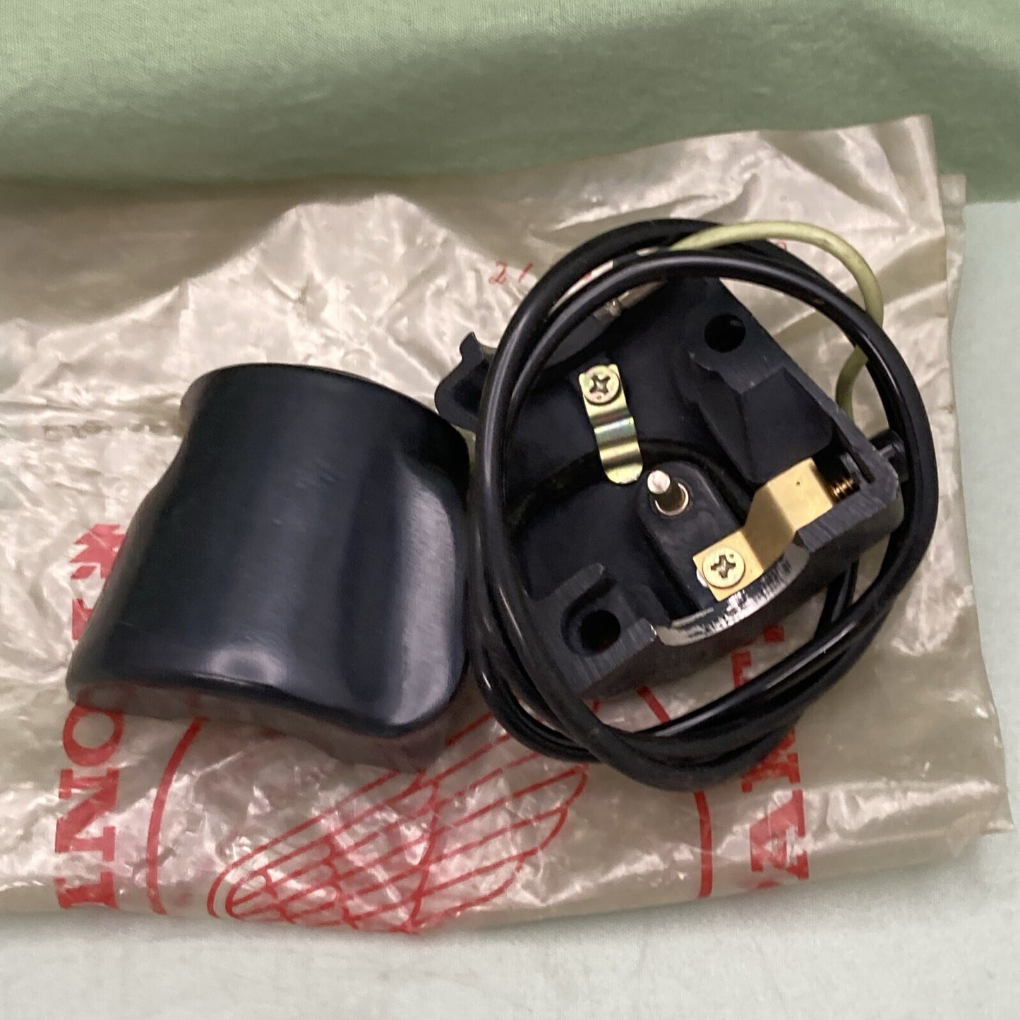 NEW GENUINE HONDA 35250-310-671 SWITCH ASSY., HORN BUTTON