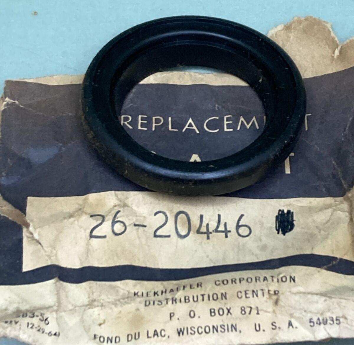 NEW GENUINE MERCURY QUICKSILVER 26-20446 OIL SEAL