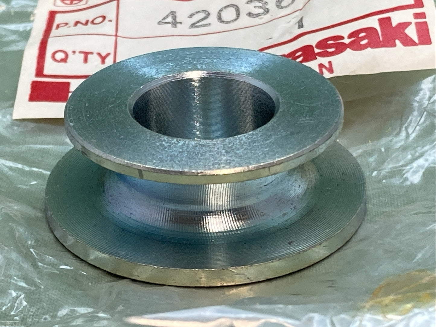 NEW GENUINE KAWASAKI 42036-1110 SLEEVE,RR BRAKE REAR HUB/BRAKE/CHAIN