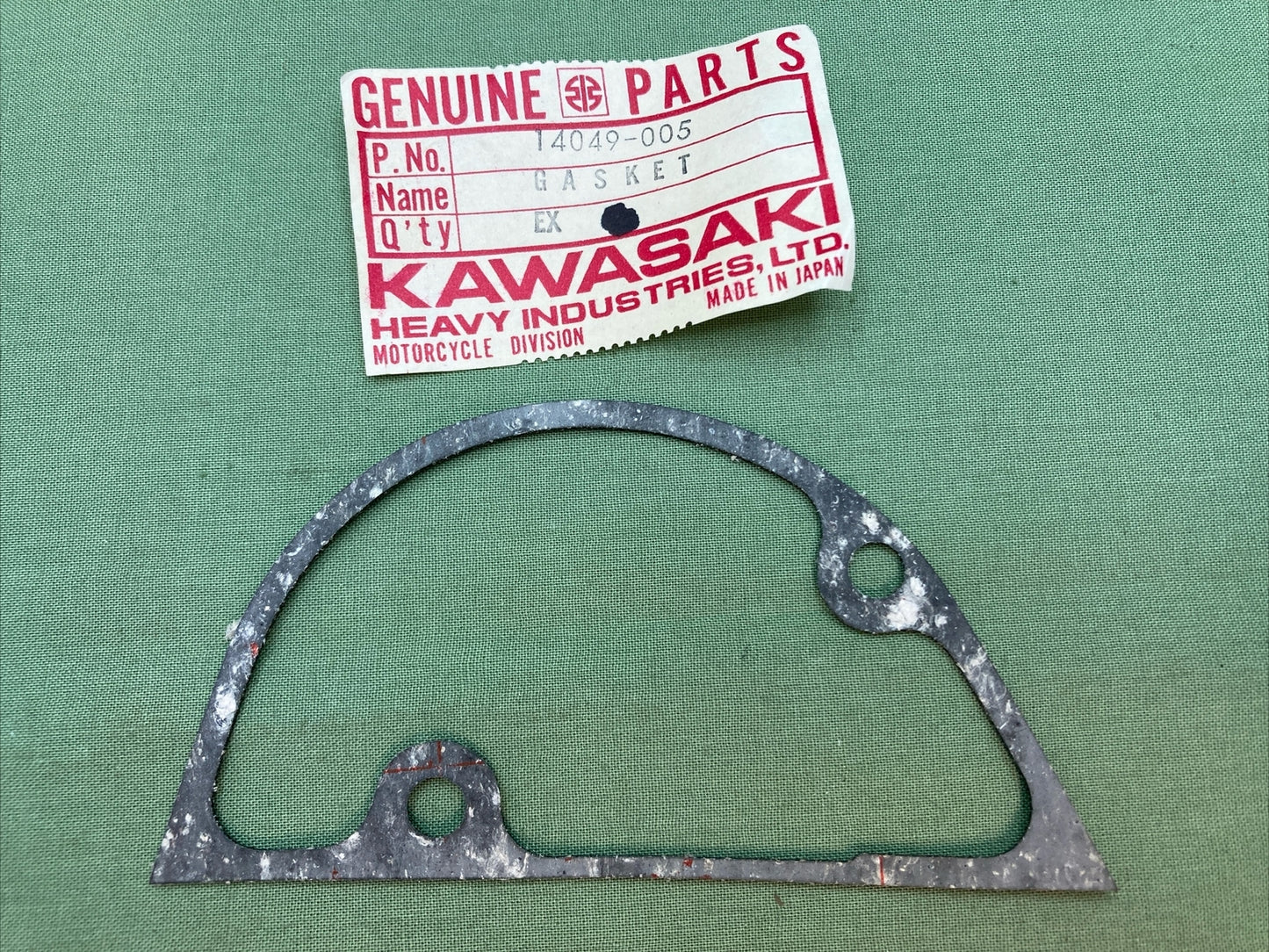 QTY 2 NEW GENUINE KAWASAKI 14049-005 GASKET, CLUTCH REL COV