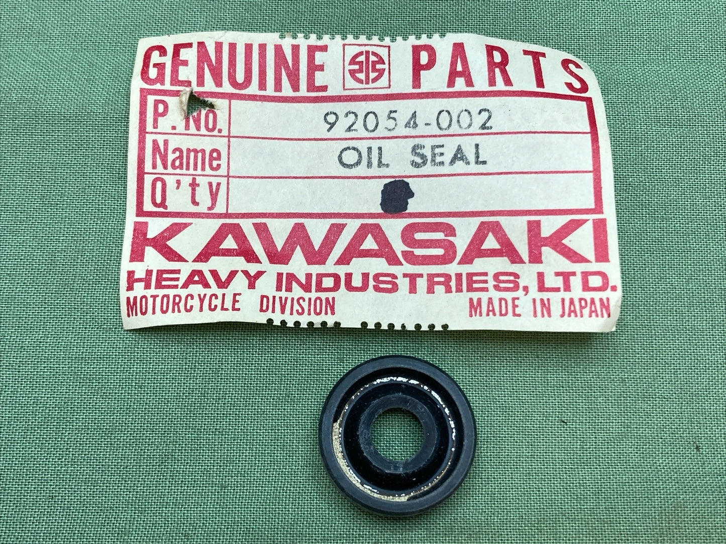 NEW GENUINE KAWASAKI 92054-002 OIL SEAL VC7184