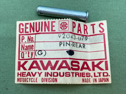 QTY 2 NEW GENUINE KAWASAKI 92043-079 PIN, FOOTREST