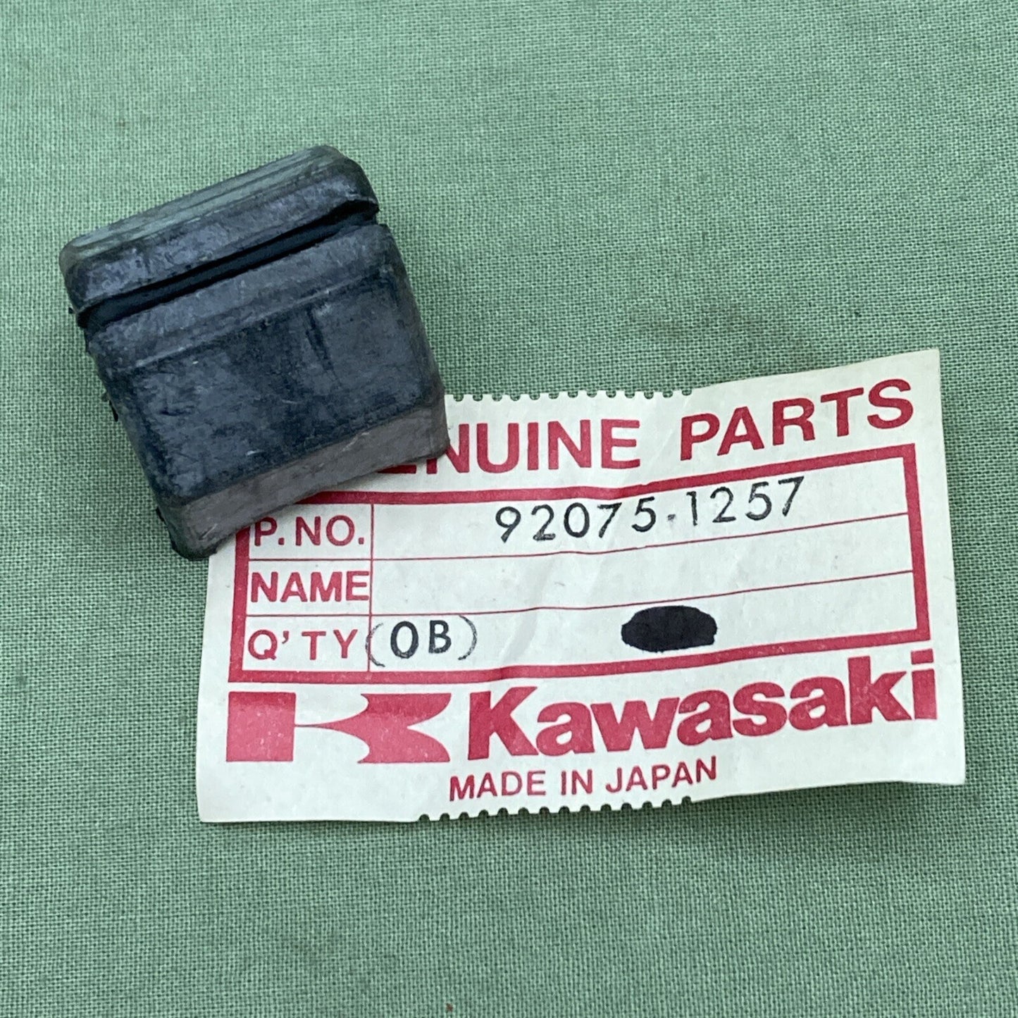QTY 5 NEW GENUINE KAWASAKI 92075-1257 DAMPER RUBBER LAMP