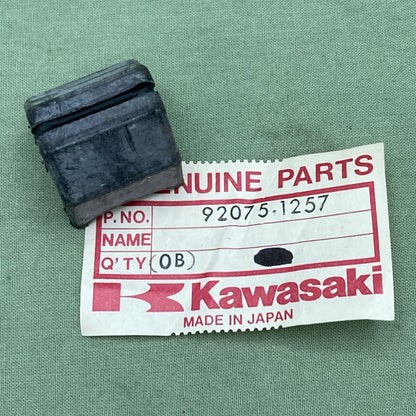 QTY 5 NEW GENUINE KAWASAKI 92075-1257 DAMPER RUBBER LAMP