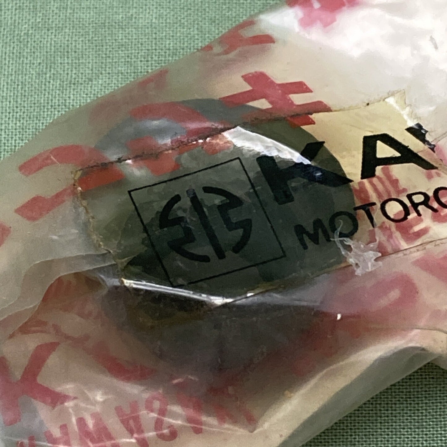 QTY 2 NEW GENUINE KAWASAKI 92073-015 ENGINE COVERS CAP RUBBER