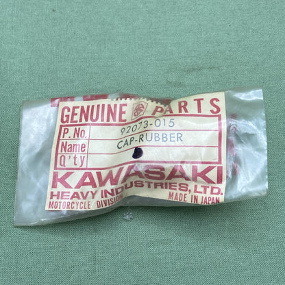 QTY 2 NEW GENUINE KAWASAKI 92073-015 ENGINE COVERS CAP RUBBER