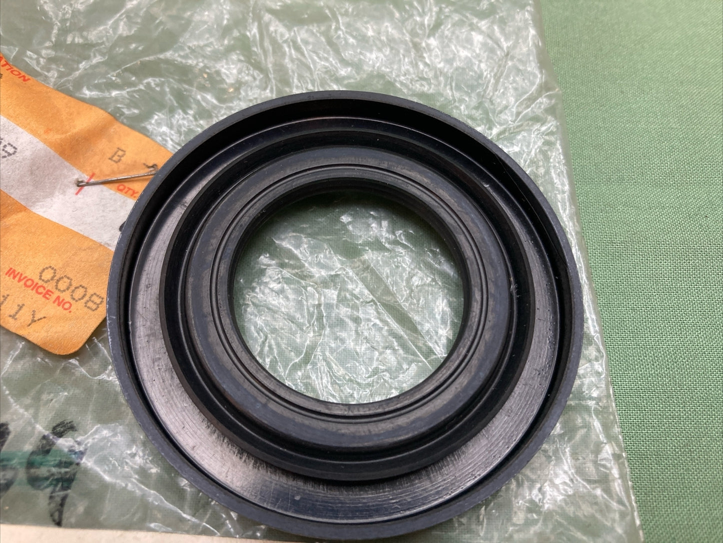 NEW REPLACES KAWASAKI 92049-1239 OIL SEAL