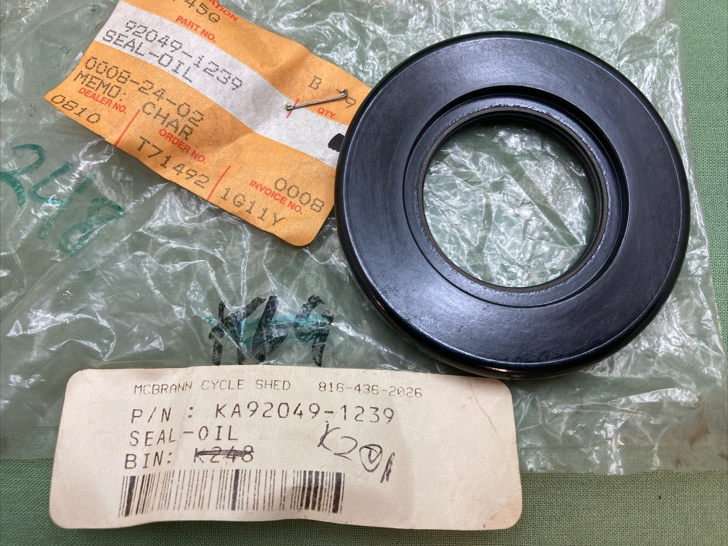 NEW REPLACES KAWASAKI 92049-1239 OIL SEAL